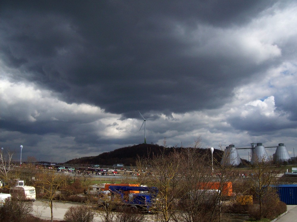 Dunkle Wolken ziehen auf....