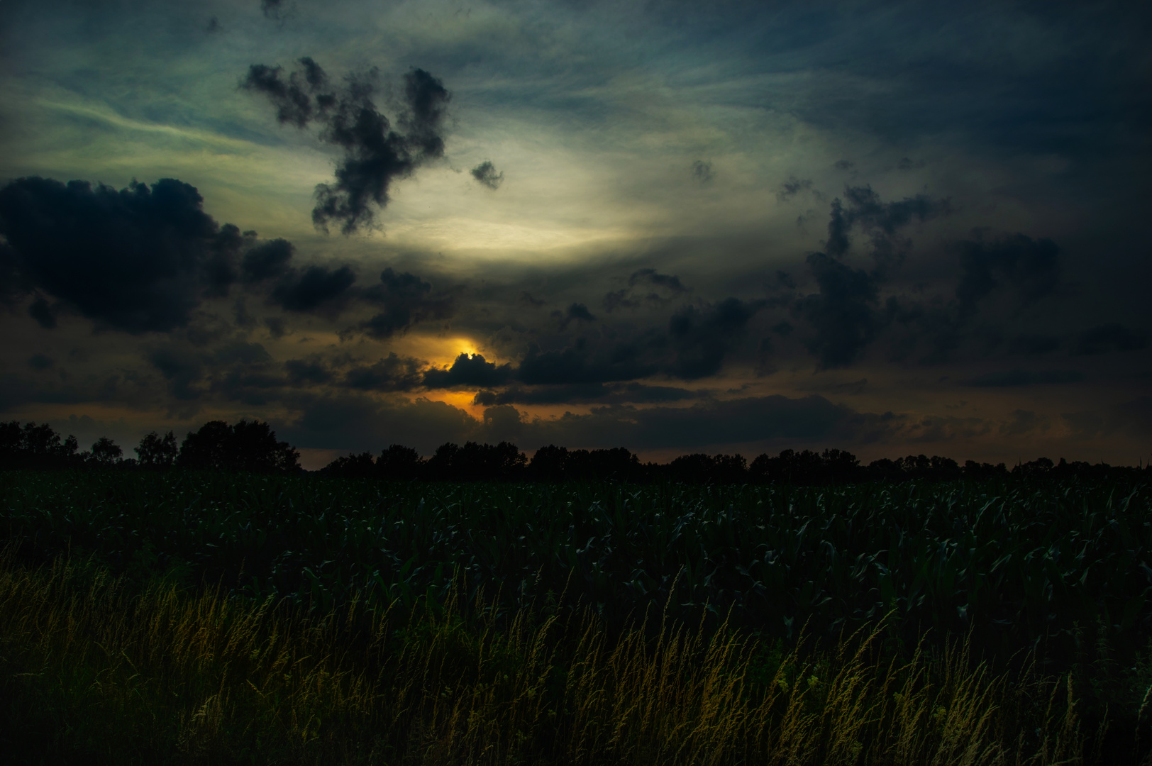 ....dunkle Wolken ziehen auf...