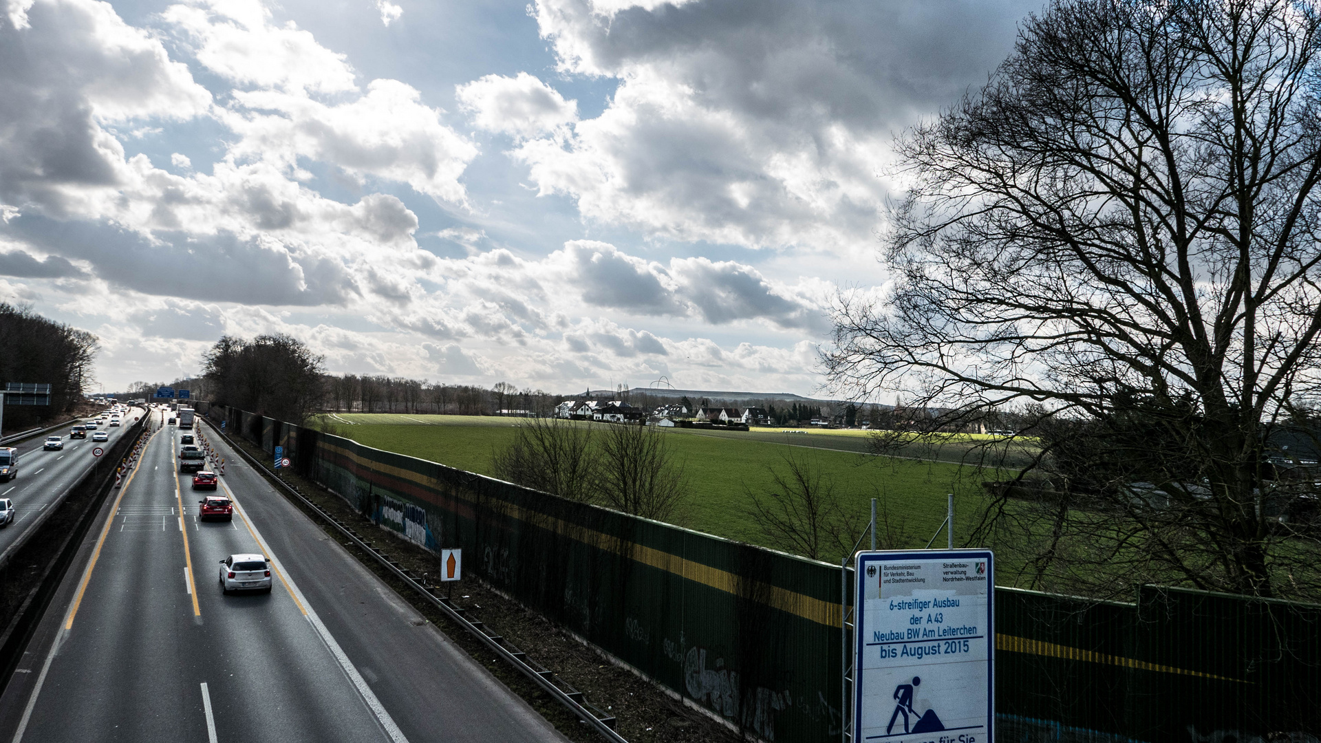 Dunkle Wolken ziehen auf