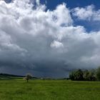 Dunkle Wolken ziehen auf..