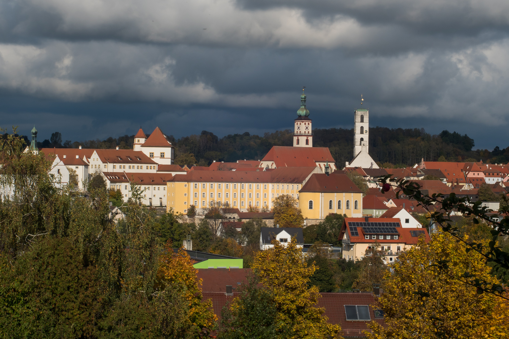 Dunkler Himmel über Sulzbach