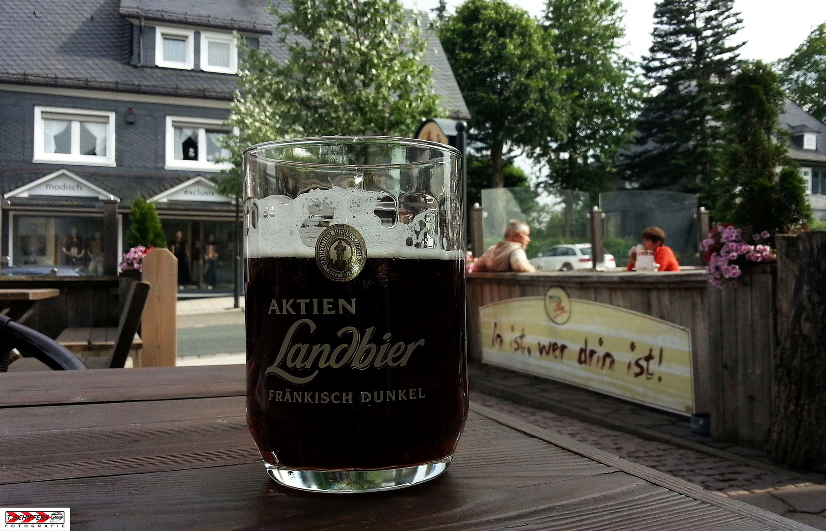 dunkles "Aktien Landbier"  ...