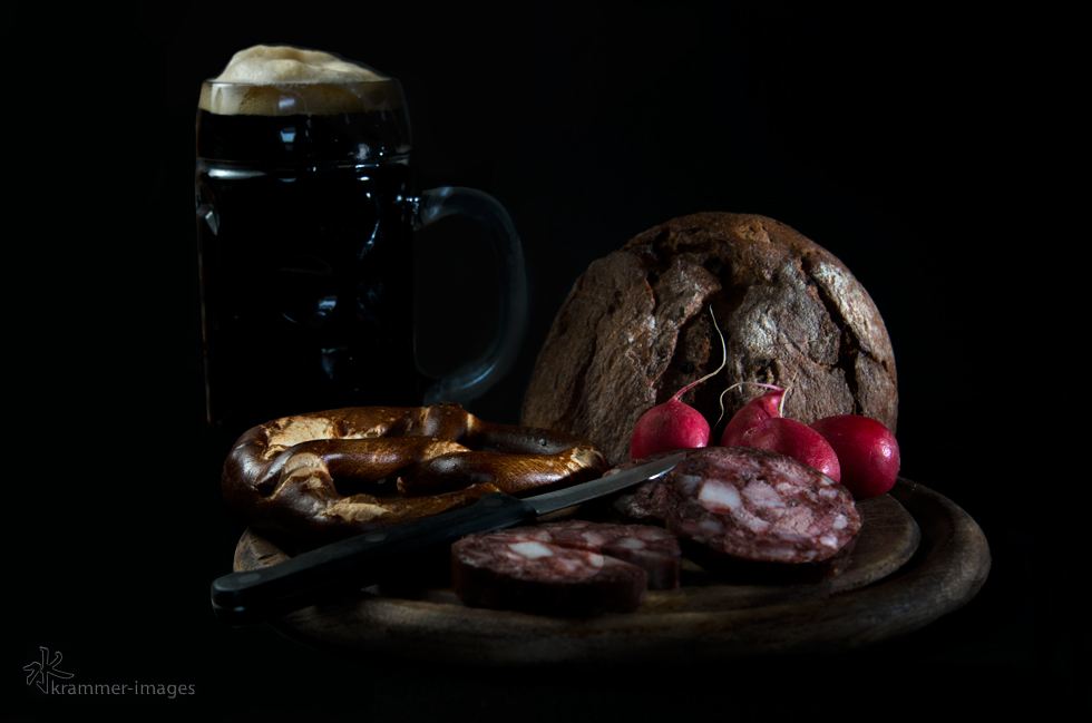 Dunkles Bier und schwarzer Pressack ...