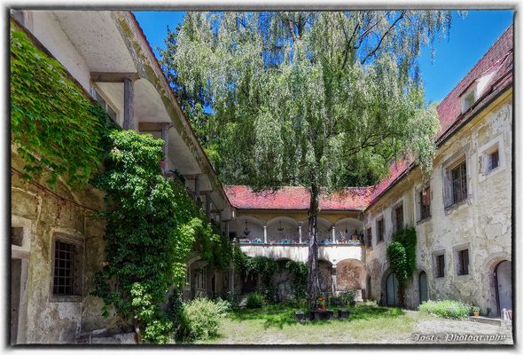 Hinterhöfe Bilder & Fotos