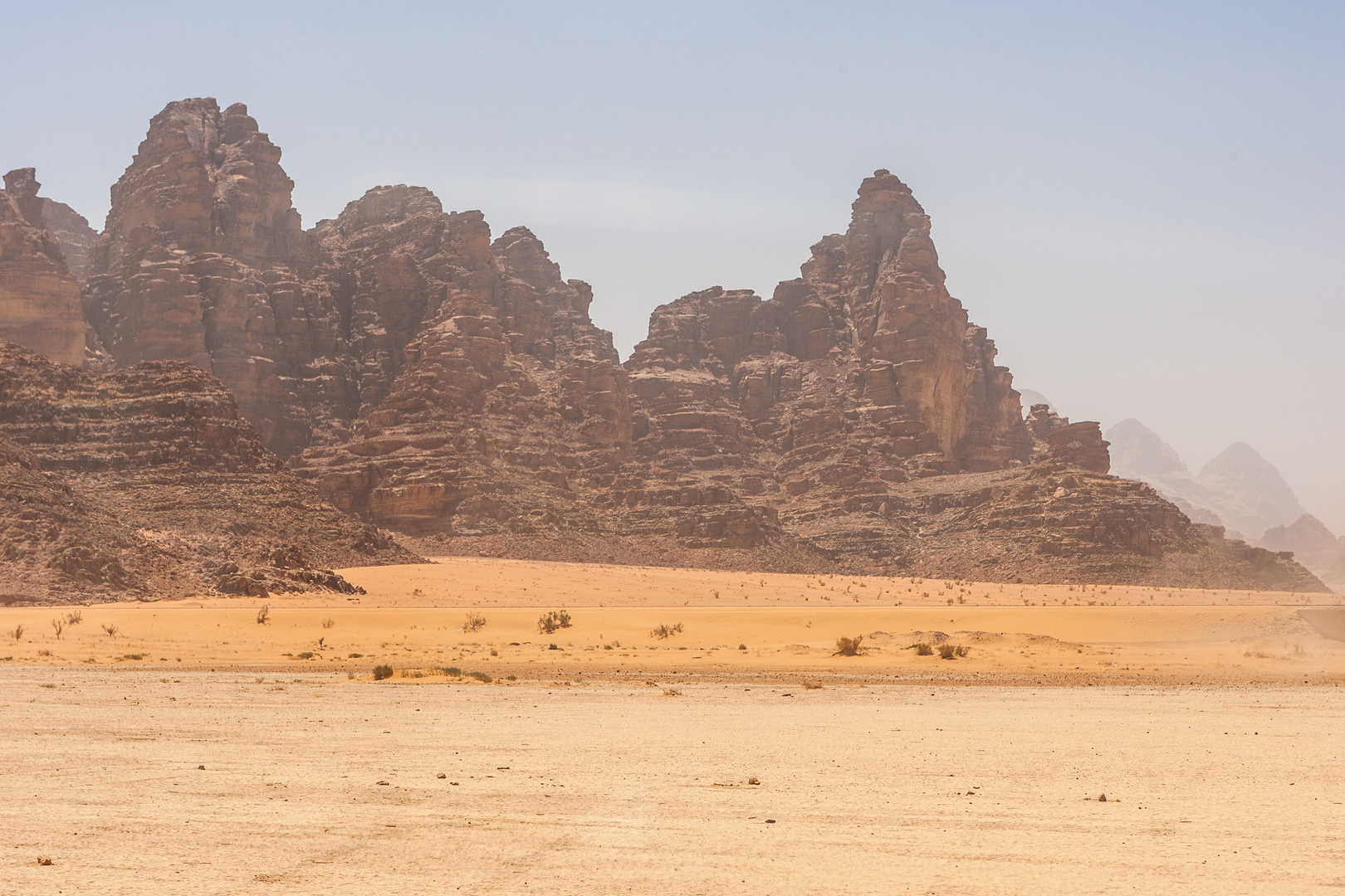 Dunst im heißen Wadi Rum