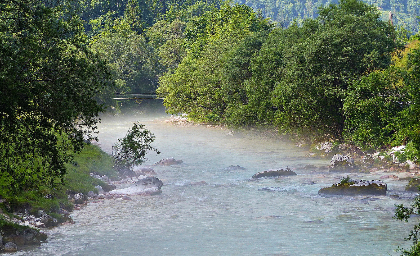 Dunst über dem Fluss