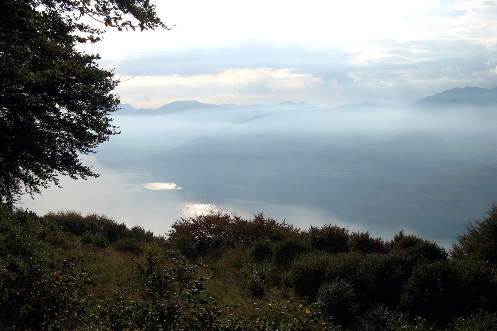 Dunst über dem Gardasee