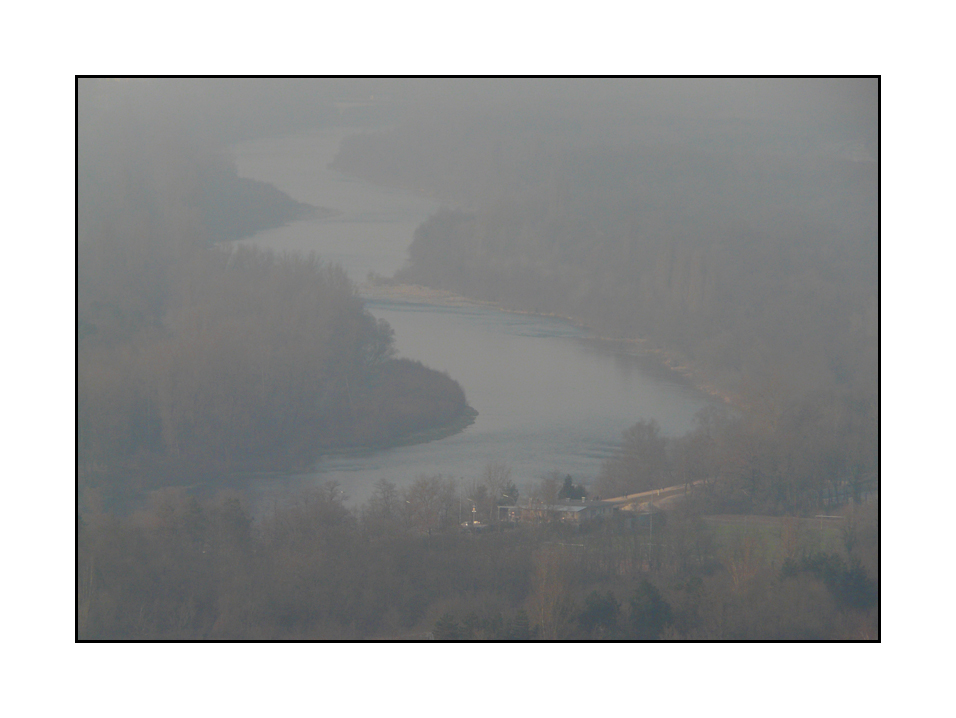 Dunst über dem Rhein