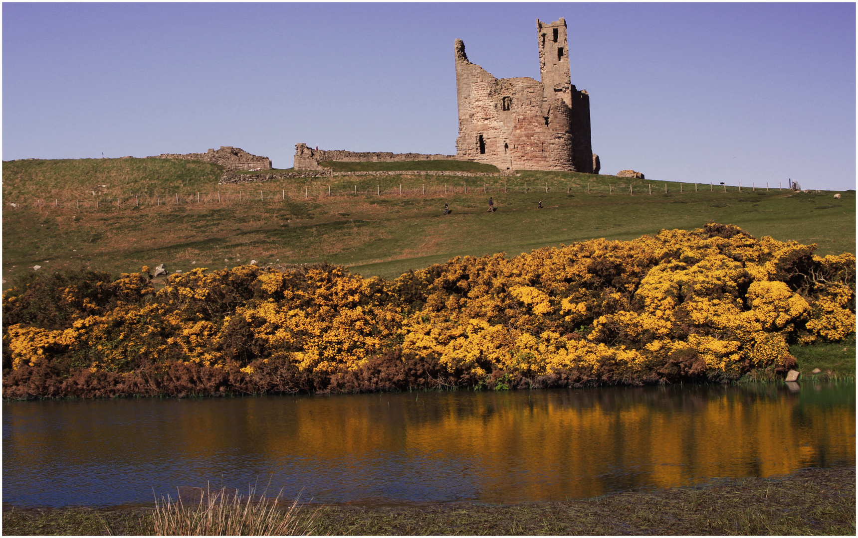 Dunstanburgh Castle ...