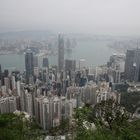 Dunstglocke ( wie fast immer ) über Hong Kong