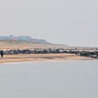 Dunstige Strandlandschaft und Flaute am Bovbjerg Fyr, Mitteljütland (dänische Nordseeküste)