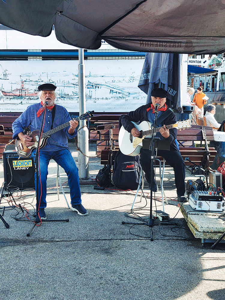 Duo 3.Schicht Museumshafen Oevelgönne (Streetfotografie mit Menschen)