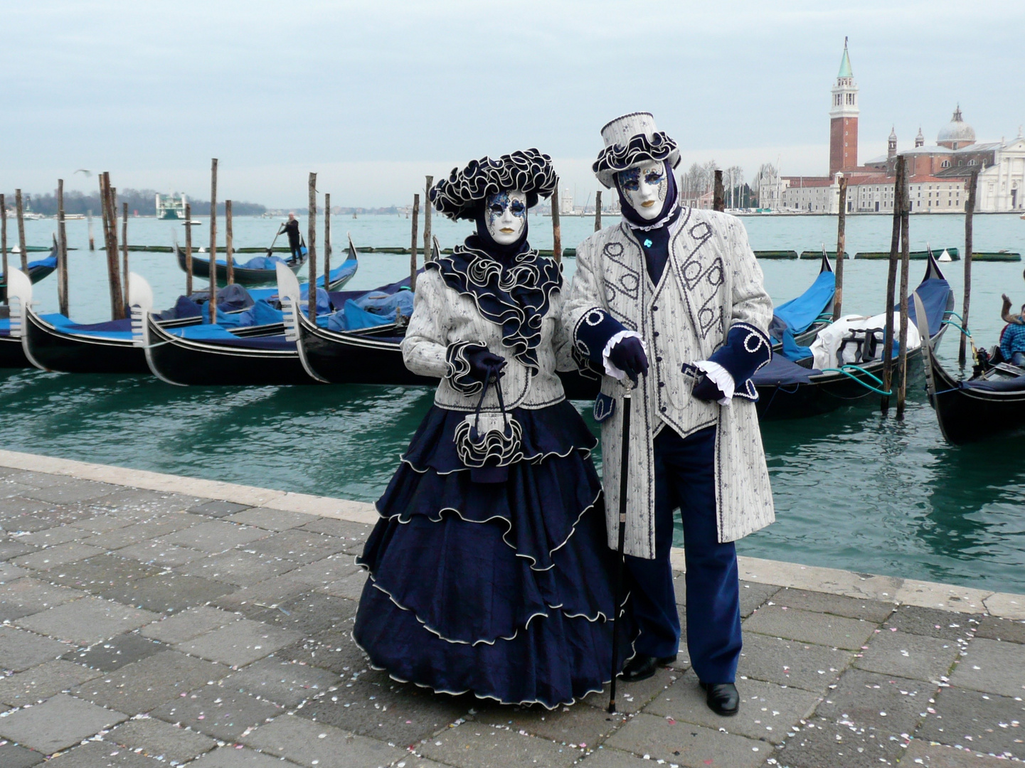 Duo in blu bianco a Venezia