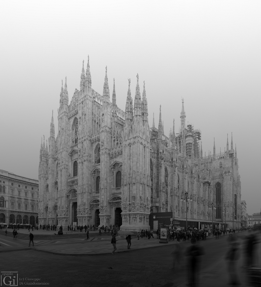 Duomo di Milano - in una mattinata piovigginosa