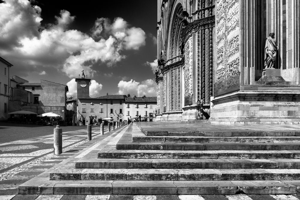 Duomo di Orvieto, gradinata