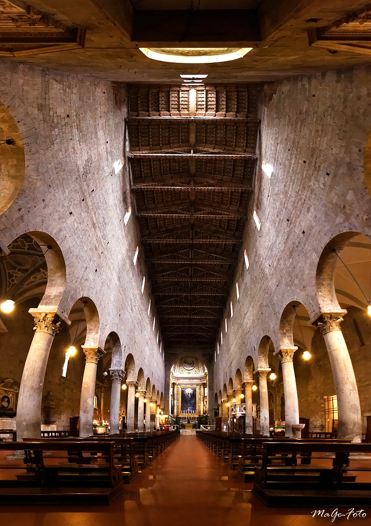 Duomo di Pistoia - Vista interna