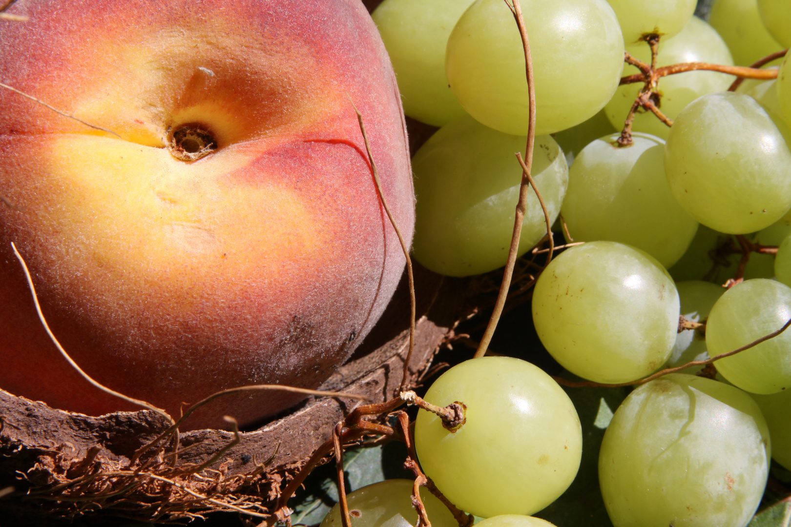 Durazno y uvas