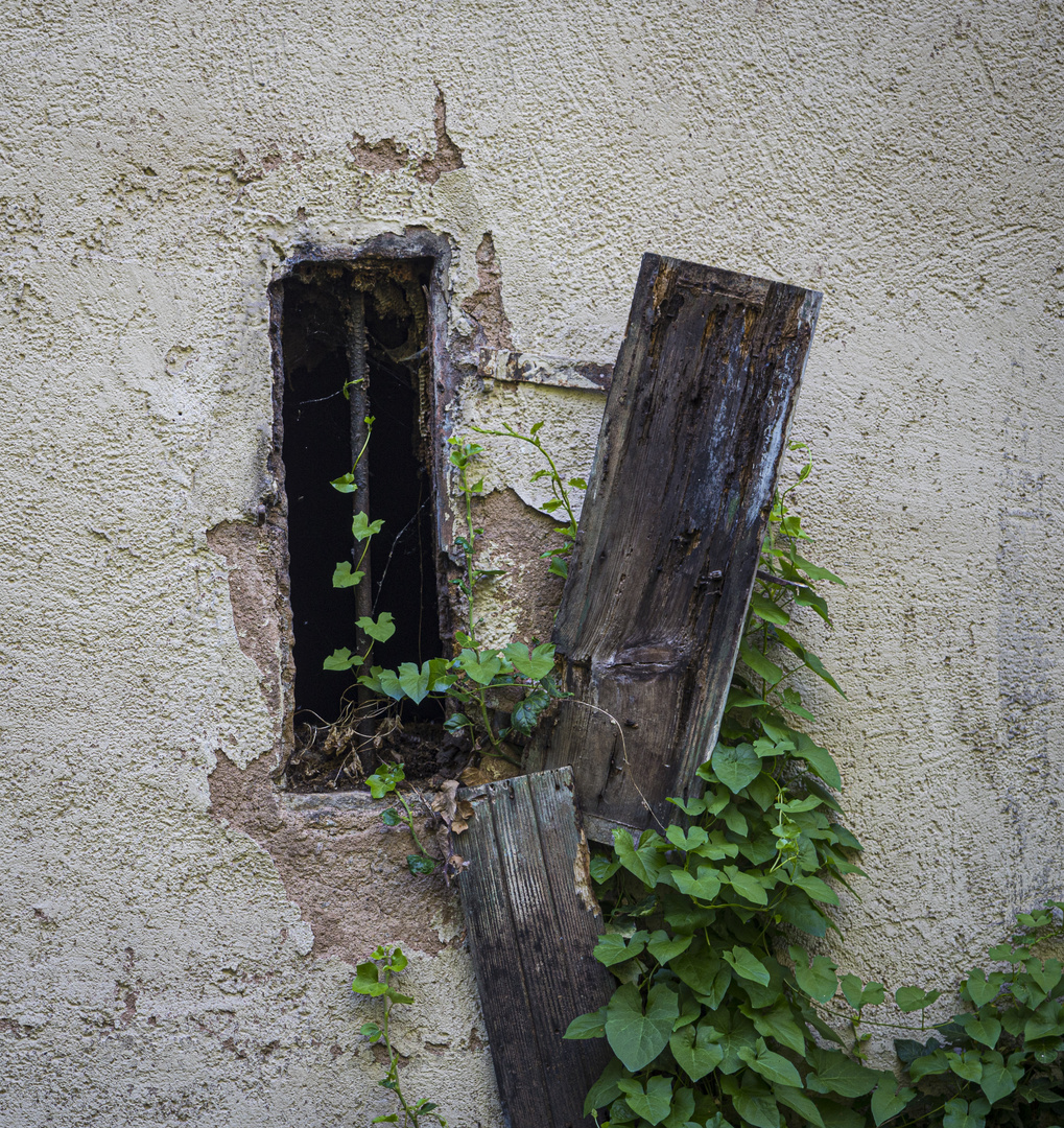 Durcblick - Loch in der Wand