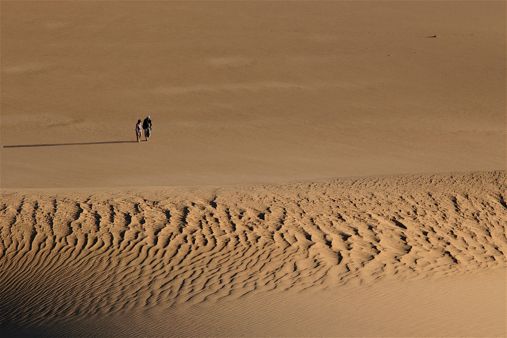 DURCH DEN SANDKASTEN