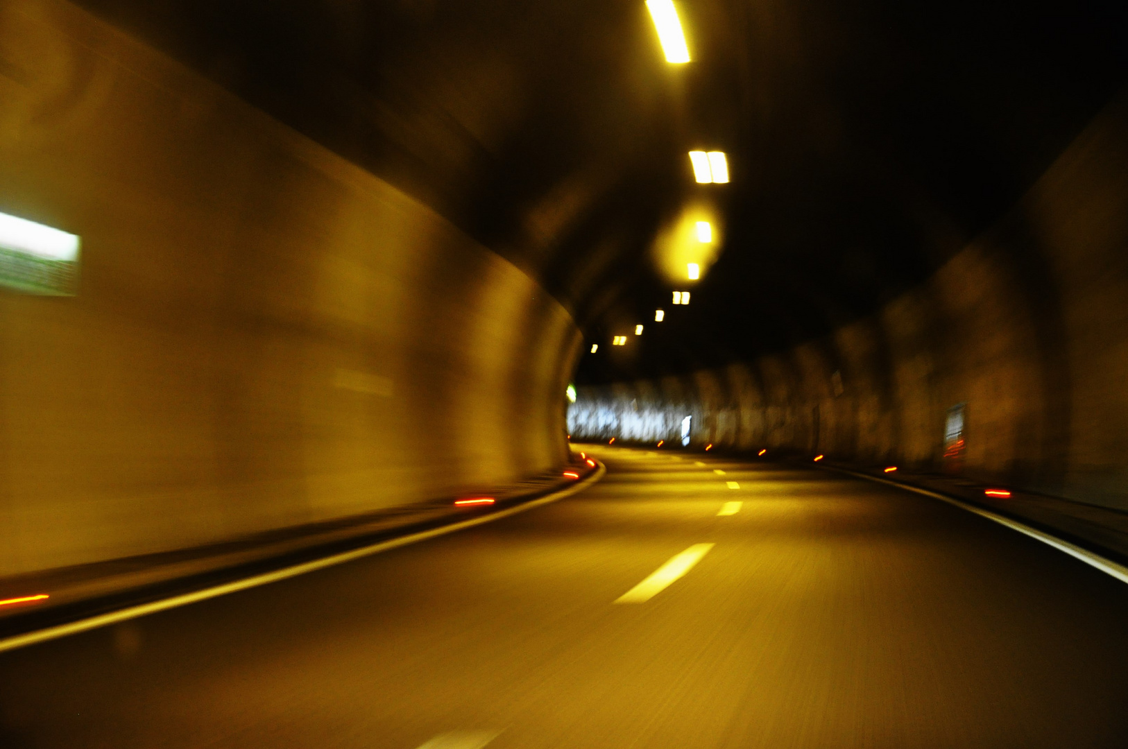 Durch den Tunnel gen Süden