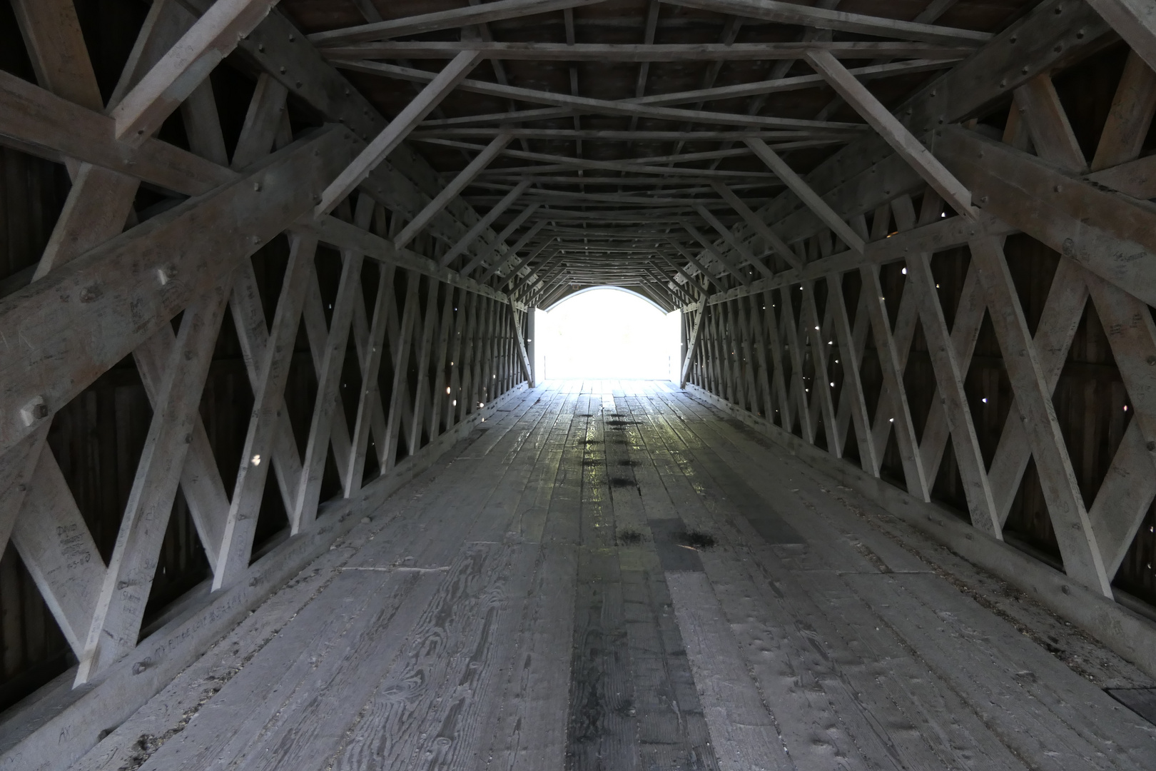 Durch die Brücke geschaut 