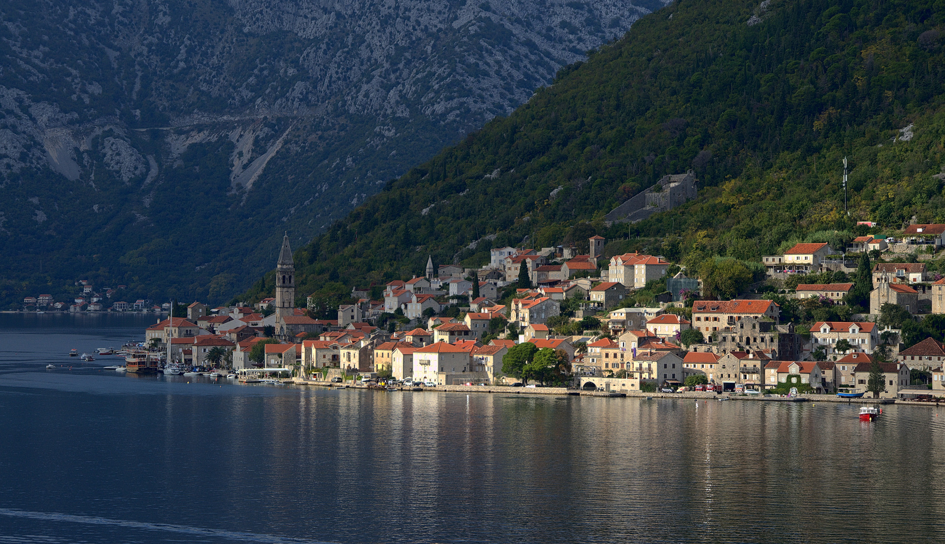 Durch die Bucht von Kotor/Montenegro