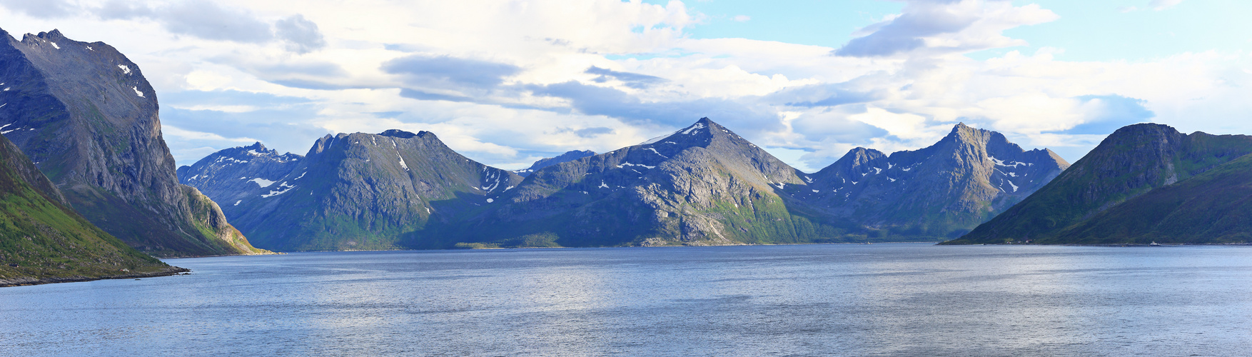 Durch die Fjorde bei Tromso
