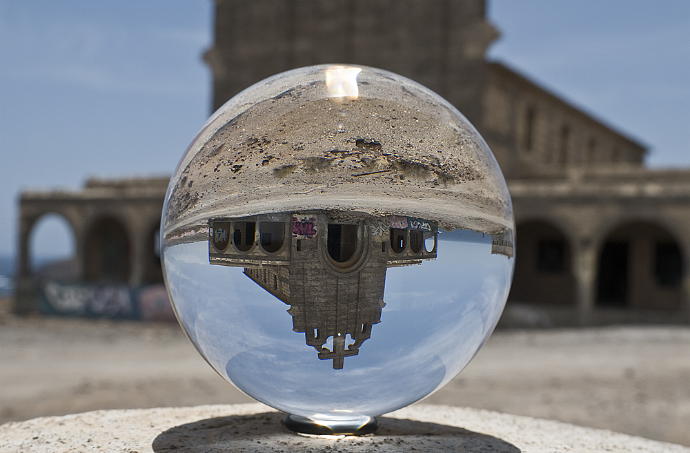 durch die Kugel Foto & Bild | architektur, europe, canary islands die ...