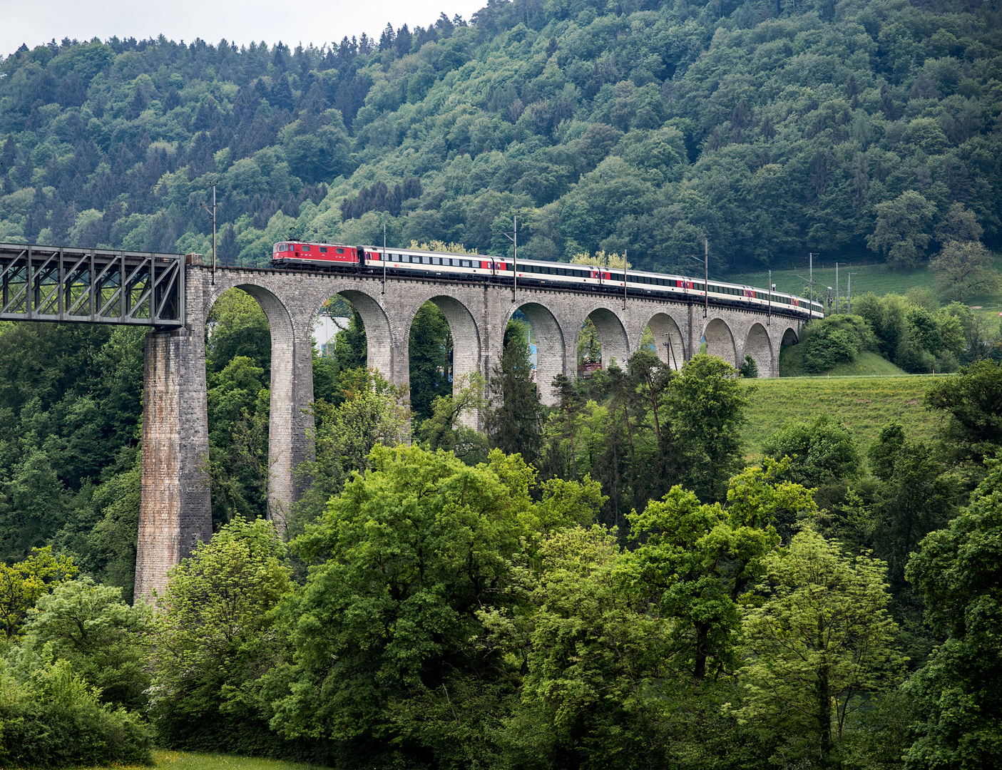 Durch die Kurve auf die Brücke