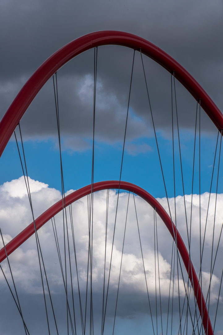 durch die Nordsternbrücke