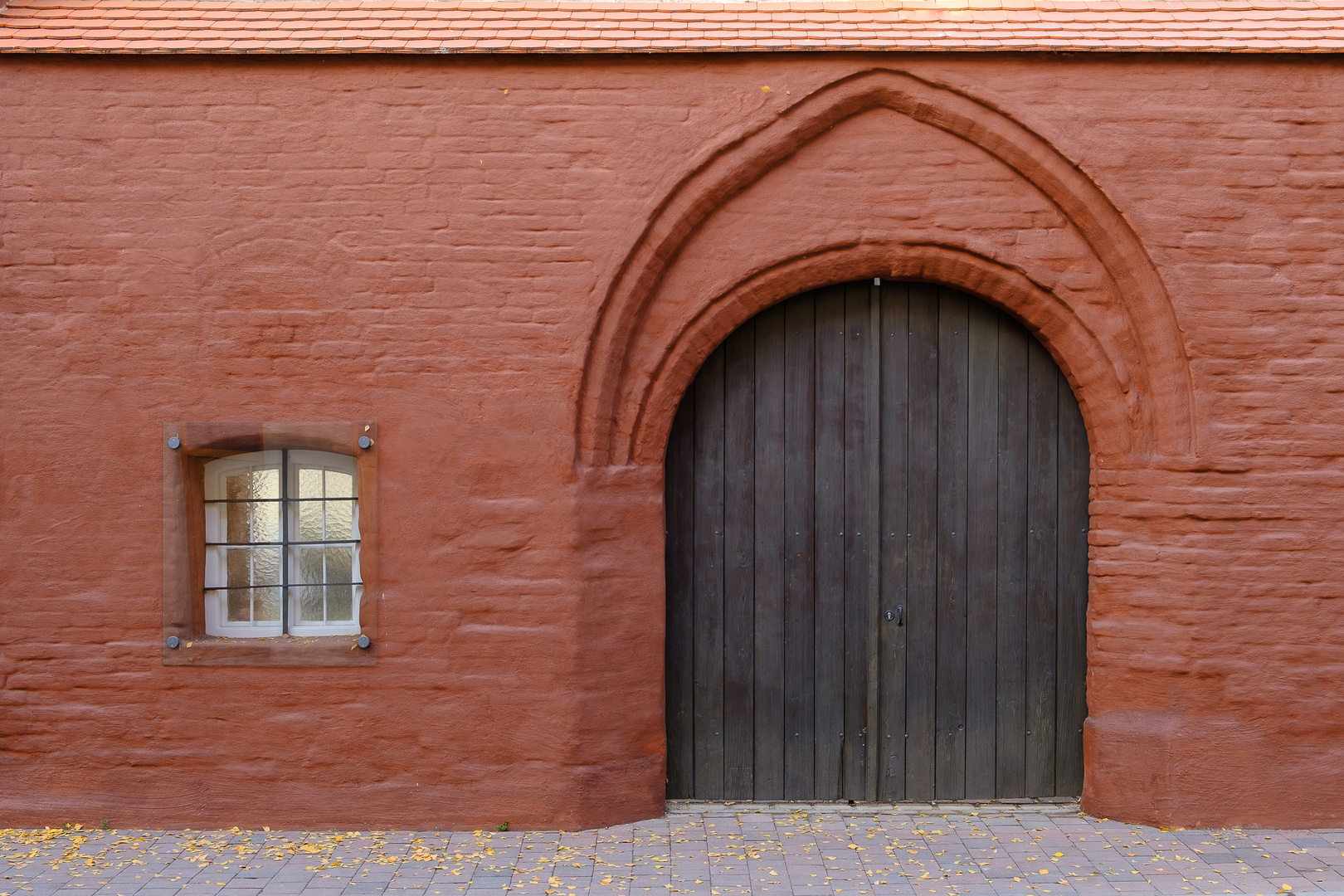 Durch die rote Mauer