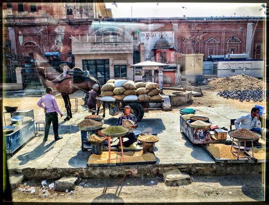 DURCH DIE SCHEIBE GESEHEN.....