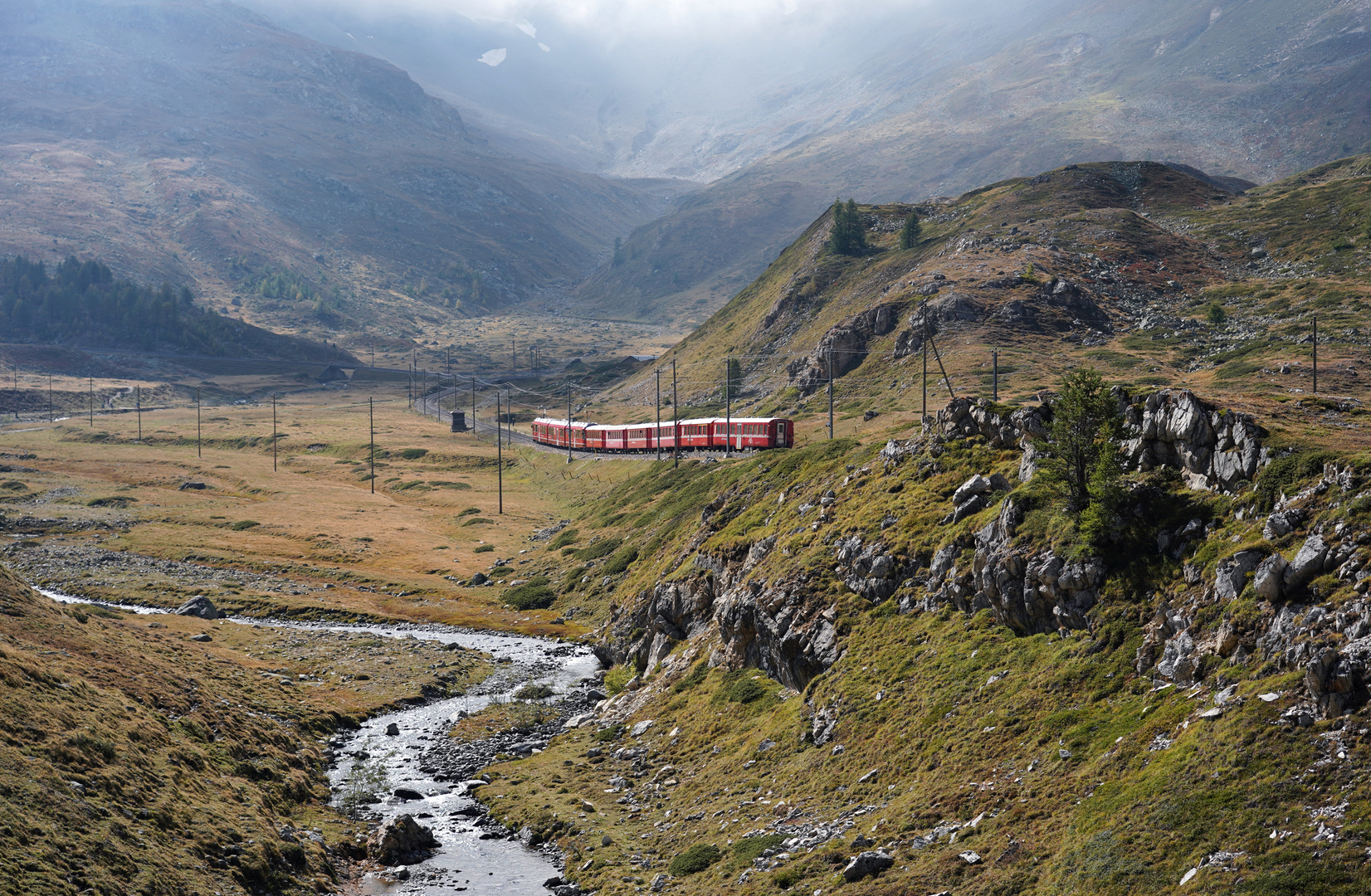 Durch die Senke bei der Alp Bondo