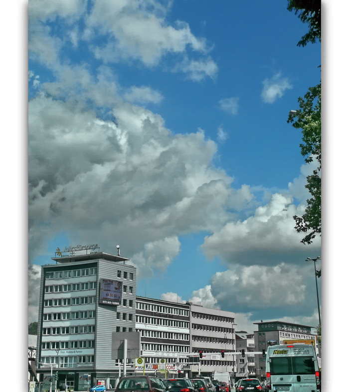 ... durch die Tal ebene ... (Beifahrer scrunsch, to see more of the clouds 02)