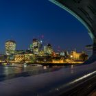 Durch die Tower Bridge nach Norden