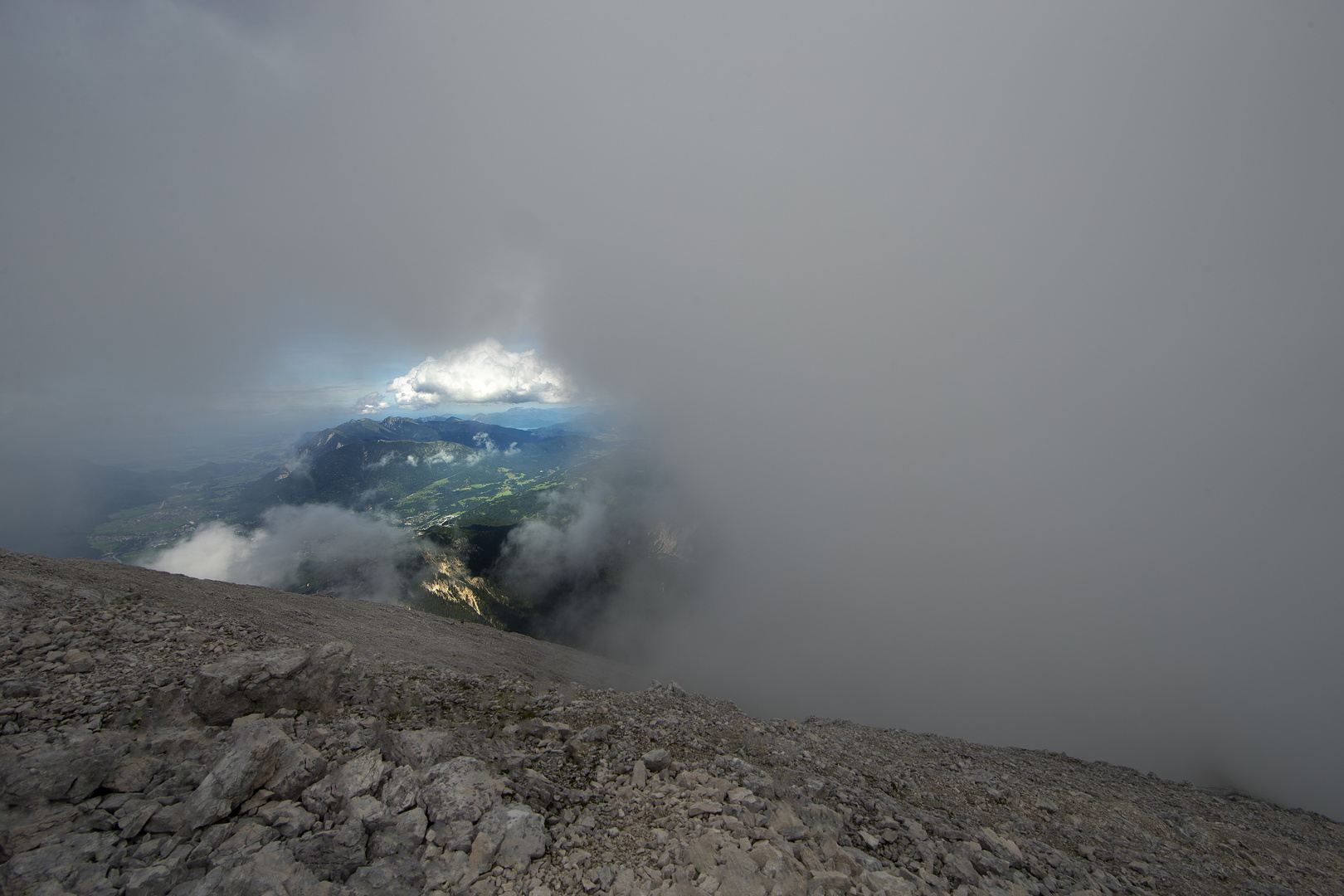 Durch die Wolke