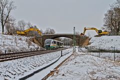 Durch diese Brücke...