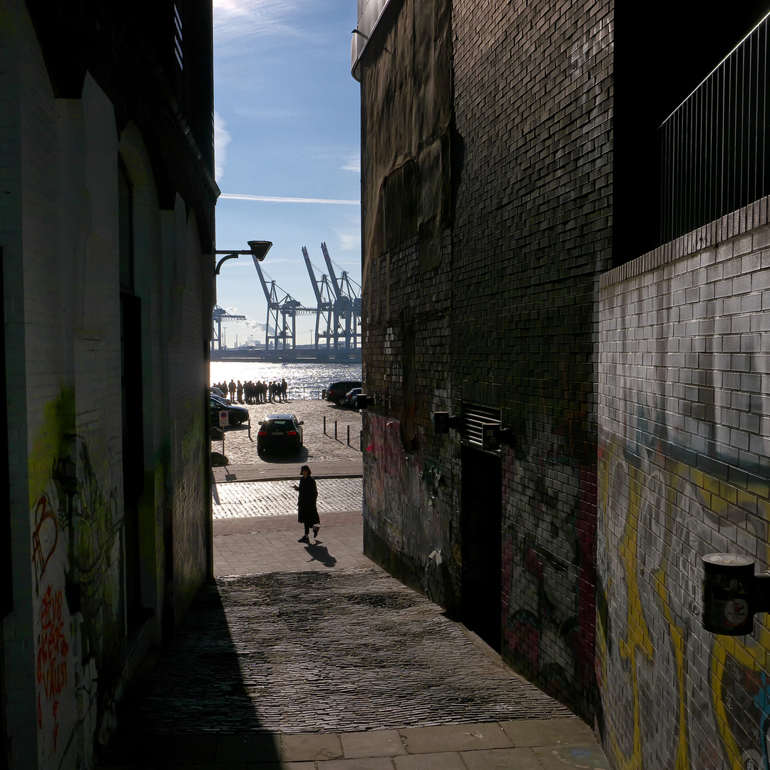 Durch diese hohle Gasse Foto & Bild architektur, streetfotografie, stadtlandschaft Bilder auf Durch diese hohle Gasse Foto & Bild architektur, streetfotografie, stadtlandschaft Bilder auf