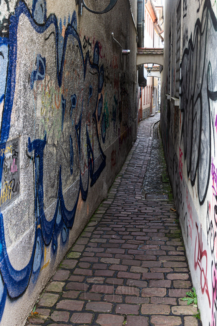 durch diese hohle Gasse ...