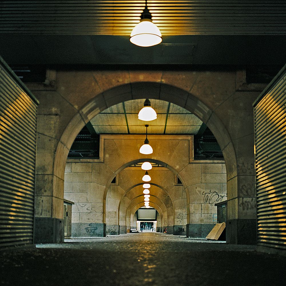 Durch diese hohle Gasse Foto & Bild analog, dokumentation, berlin