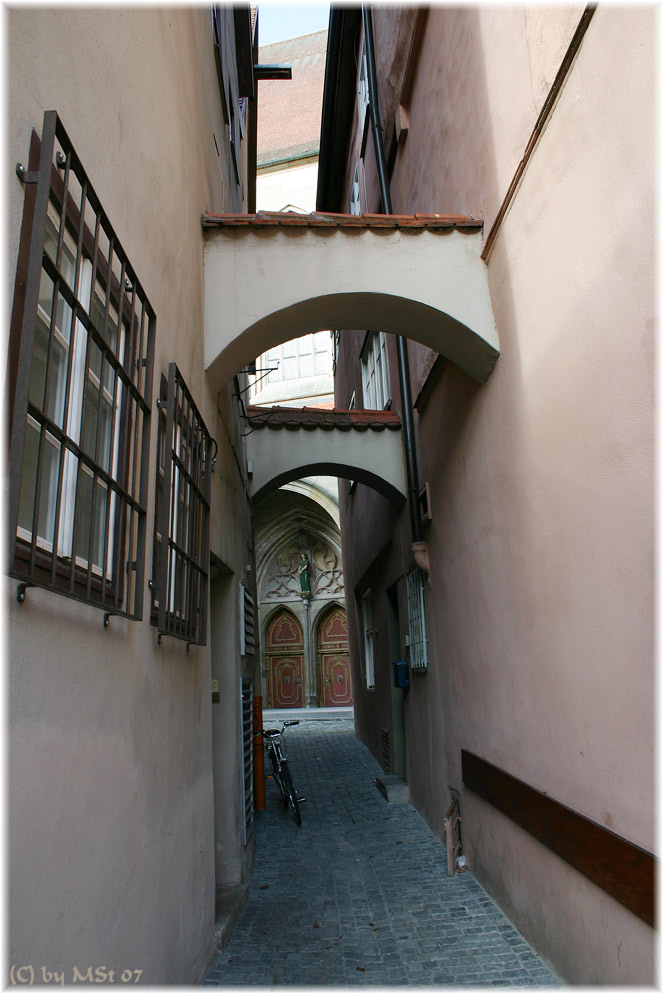 durch diese hohle Gasse ....... I