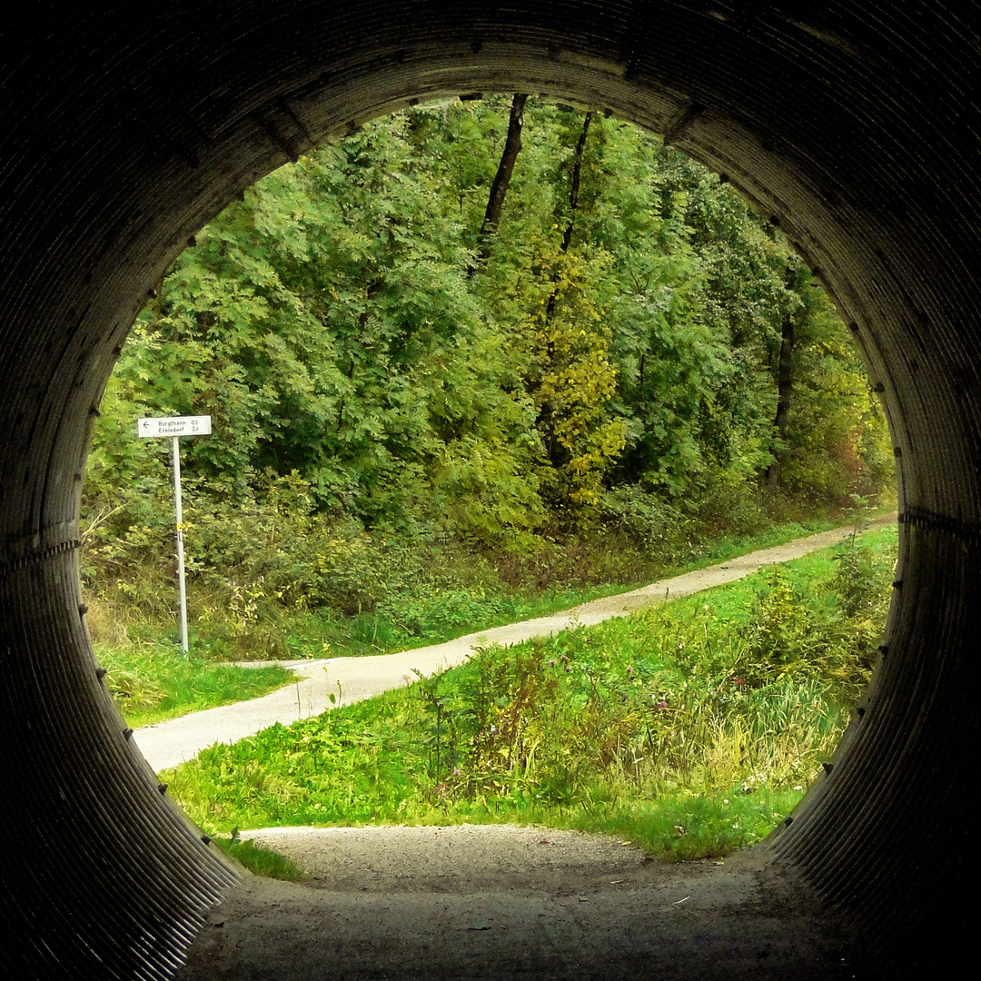 Durch diese hohle Gasse muss er kommen... Foto & Bild streetfotografie ohne menschen, am alten Durch diese hohle Gasse muss er kommen... Foto & Bild streetfotografie ohne menschen, am alten