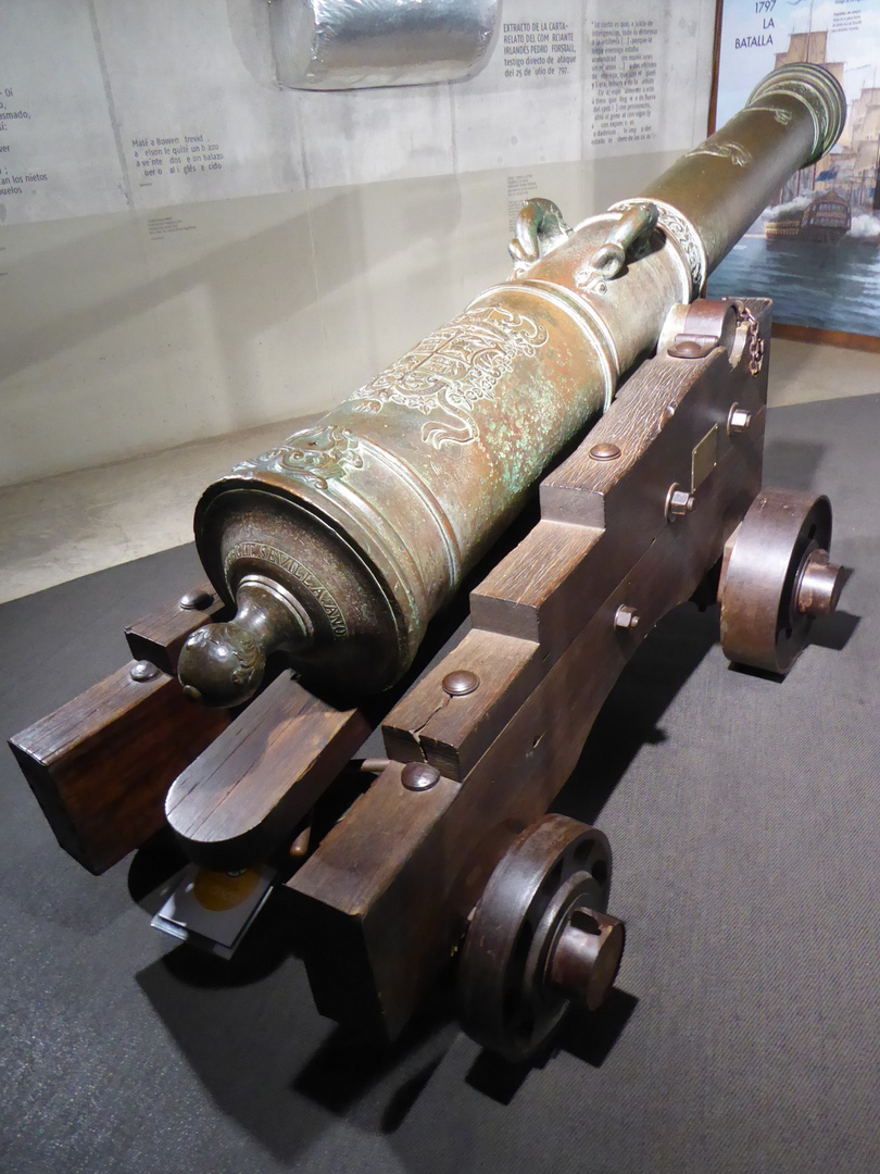 Durch diese Kanone.... Foto & Bild spezial, teneriffa, museum Bilder