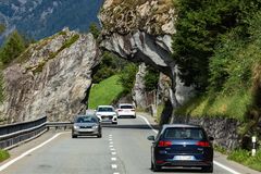Durch dieses Felsloch muss man fahren...