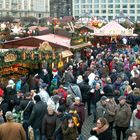 Durch dieses Gedränge auf dem Dresdner Striezelmarkt