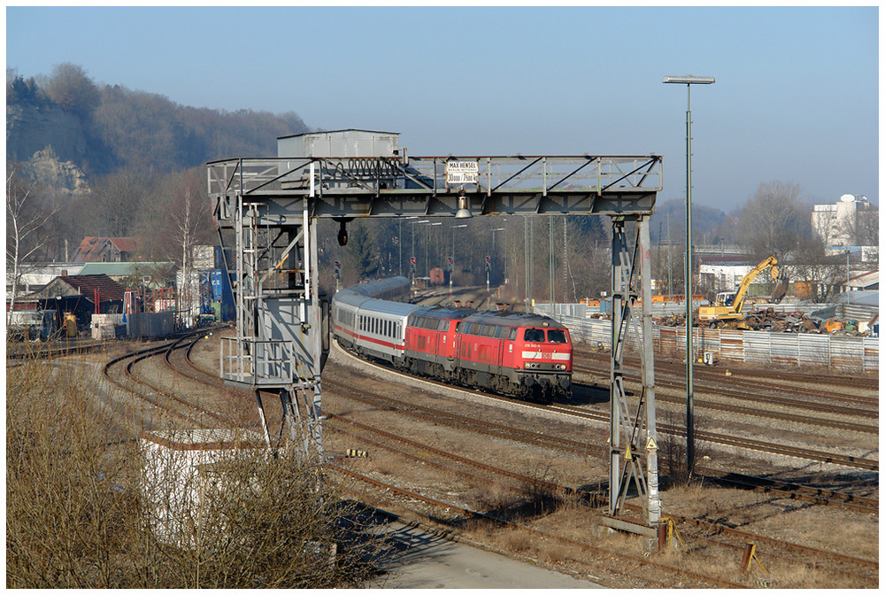 Durch dieses Tor muss er kommen