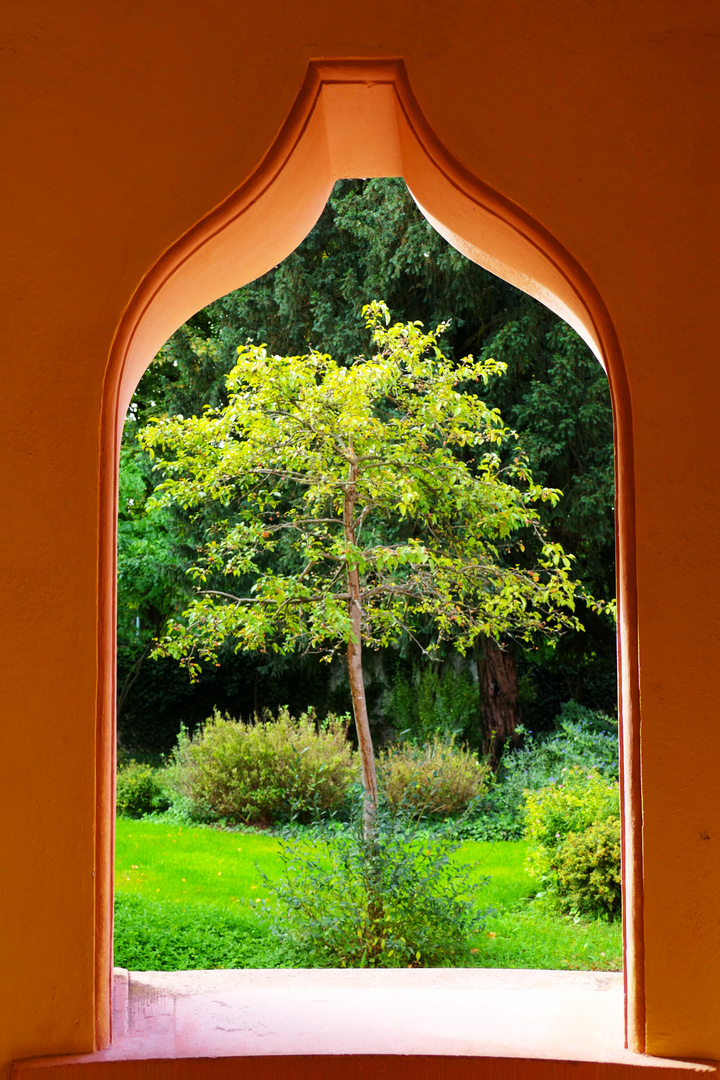 ... durch ein Fenster im Gebetsgang...