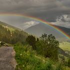 Durch so einen leuchtenden Regenbogen habe ich auch noch nicht geschaut,