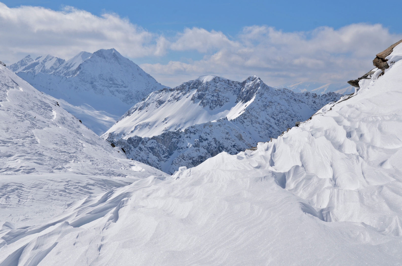 durch Wind modulierte Schneeformen