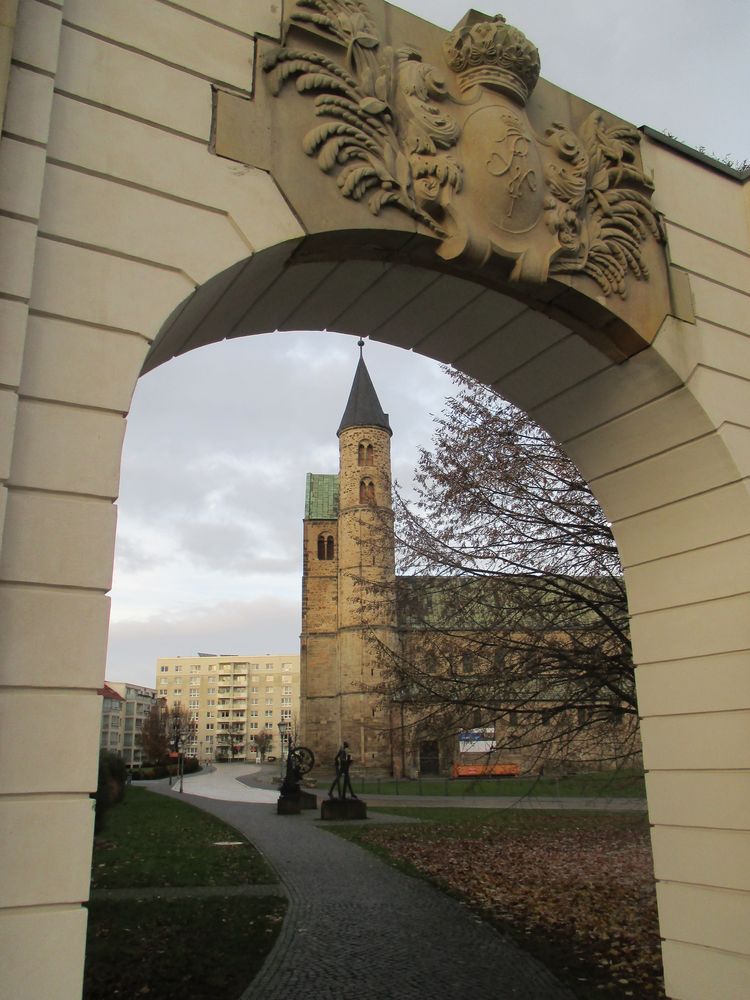Durchblich zum Kloster Unser Lieben Frauen Foto & Bild architektur